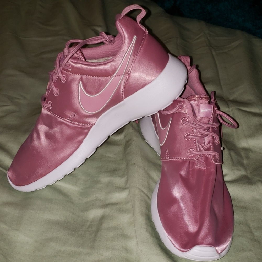 Shoes - Picture 2 of 6